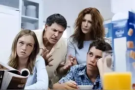 父亲的这两种行为，会让孩子感到自卑，他们却引以为傲图片