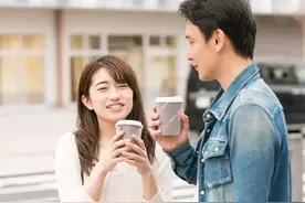 男友年薪30万，拿5万给原生家庭，妈妈三连问后让我分手，太现实图片