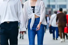 长沙街拍身披纱衣的长腿牛仔裤小姐姐图片