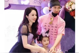 董璇包场为女儿庆生，携高云翔一起切蛋糕不避嫌，更多全家福曝光图片