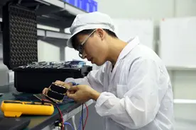 3年前我向公司借30万买房，不料昨天老板告诉我，这笔钱不用还了图片