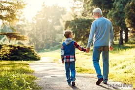 你的走路姿势，可能一直都错了！难看还伤腿！正确方式是……图片