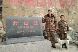 夫妻二人驻守孤岛32年，孩子都是自己接生，是电影《守岛人》原型图片