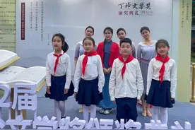 常德市第七中学舞蹈作品走进第十二届丁玲文学奖颁奖典礼舞台图片