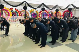 为什么吊唁时不说“二鞠躬”要说“再鞠躬”，两者有什么区别？图片