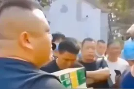 走红的“硬核爸爸”，发臭的教育沉疴图片