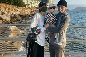 张馨月晒一家三口出游照，林峰陪女儿一起遛狗，画面美好又幸福图片