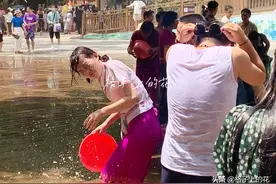 赶不上泼水节，在西双版纳原始森林，体验了30分钟泼水节图片