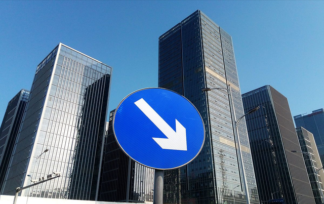 王健林预言已应验？手握2套房的家庭，未来会面临什么结果？