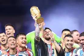 争议！名记贺晓龙火力全开，3小时3条社媒，指出世界杯决赛踢假球图片