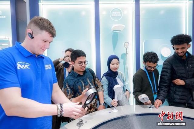 金砖国家青年代表走进福建泉州 在行走中“阅读”刺桐城