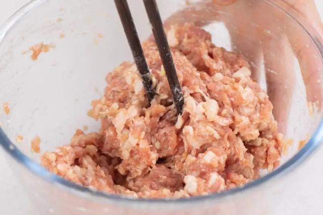 自制猪肉脯，追剧必备零食，做法简单，味美又解馋，全家都喜欢