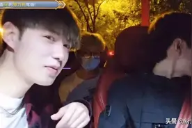 二维码事件被封禁后，童锦程用小号开直播，美女如云粉丝直呼排面图片