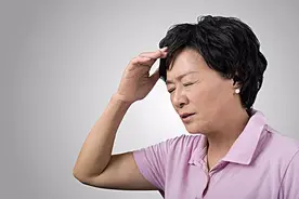 一饿就心慌、手抖，是怎么回事？提醒：或是这4种疾病“找上门”图片