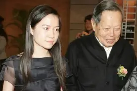 杨振宁，和他的3个儿女图片