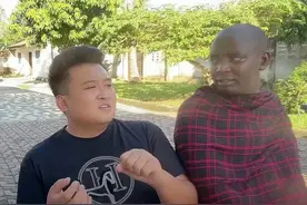 小五善举造福一方马赛人，酋长礼仪感人！两个保镖，谁家的部落大图片