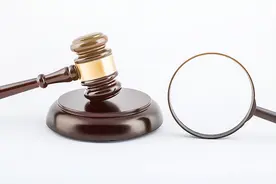 女子返乡数月后回家，却发现被子里藏着个陌生男子图片