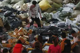 全国多地快递爆仓！货车排成长龙，卡友零下几十度住七八天等卸货图片