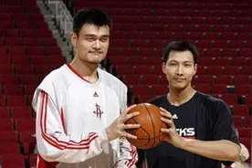 易建联身体天赋不输杜兰特，为何却在NBA惨淡收场？图片