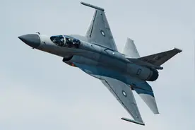 枭龙战机“战胜”美国，迎来第五个国际买家，中国军工获得新机会图片