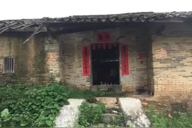 地跨广东广西，300年老屋成天然界碑，兄弟俩同住一屋省籍却不同图片