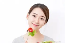 夫妻分开后，再次相聚时，会有哪些动作呢？且听听这位女士的心声图片