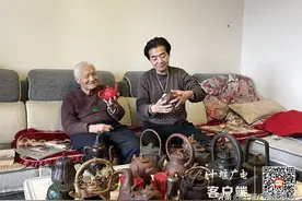 十堰九旬“壶痴”老人40年收藏茶壶150余把图片