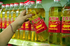原来花生油也有假，教你一招辨别真假花生油，别再被“假油”骗了图片