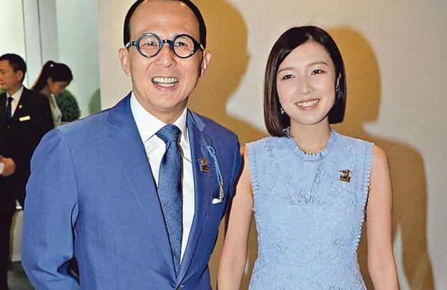 梁洛施豪车内大晒结婚钻戒,近照发福明显!疑和李泽楷感情有突破