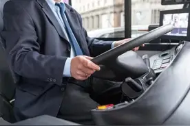 公交车驾驶员就像围城，看了这些，你还想干公交车驾驶员吗？图片