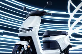 小牛推出G6电摩，配合金钢车架，能骑8年以上，最大续航150公里图片