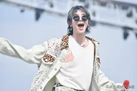 华晨宇演唱会被指割韭菜，观众站在泥地听歌，餐食价格比园区还贵图片