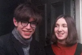 相比对杨振宁的苛责，对霍金又无比宽容：天才就是特殊的物种图片