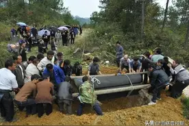 殡葬改革遭遇土葬坚持：江西一老人被政府强制火化引发诉讼！图片