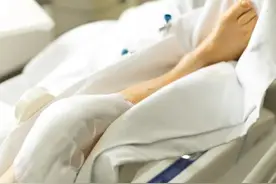 我在骨科男女混住病房的17日，病房里没有卫生间，没有隔断帘子图片