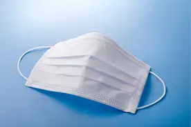 很多人会弄错口罩的正反面！把哪个面朝向外侧才是正确的？图片