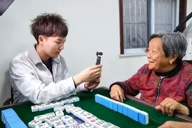 95后花120万开免费养老院，打电竞、拍短视频，200万粉丝争相预约：40年后入住，给我留一间图片