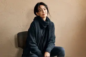 今年流行一种穿衣风格，叫“无龄感穿搭”，优雅大方又显气质图片