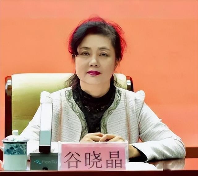 海南电台“女贪官”谷晓晶，真不是一般“好色”，给男下属递房卡