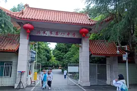 兴义八中任安琪同学，以699分荣获贵州省文科状元！图片