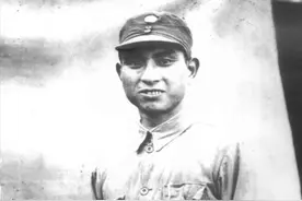 1949年，警察局长暗杀二野兵团司令，动手时发现对方竟是自己弟弟图片