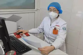 急诊科医生的大夜班：一人分饰多个角色 一夜接诊42位患者图片