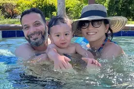 香港知名女星宣布举家移居美国！嫁非洲籍丈夫，混血儿子颜值高图片