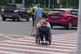 高考首日，你被这些感人瞬间刷屏了吗？图片