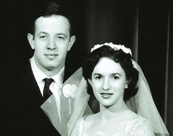 纳什:30年精神分裂症病史,被送进精神病院,妻子不离不弃