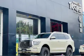 长城：坦克500 升级改装：底盘2.5寸升高.285的轮胎图片