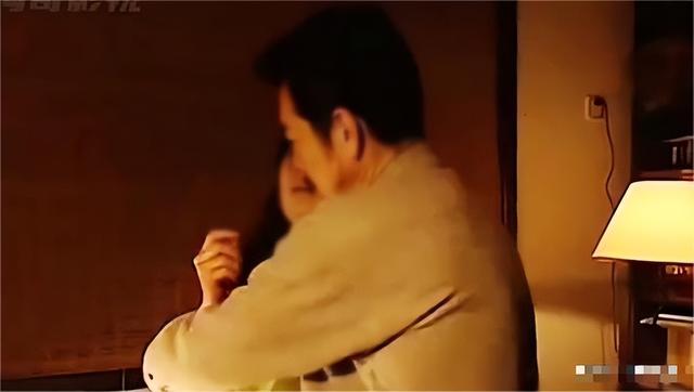 荒唐！丈夫夜夜求欢，妻子难以承受，设局灌醉保姆助丈夫性侵