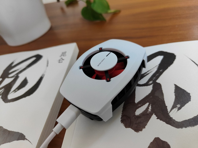 被打脸？三款主流散热背夹对比，红魔成性价比之王，友商多学学