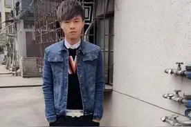 从广西流浪汉到亿万富豪，草根许华升是如何逆袭为顶流网红？图片