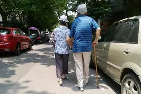 63岁大爷的无奈：和亲家母再婚2年，她对我很满意，我却很想逃离图片